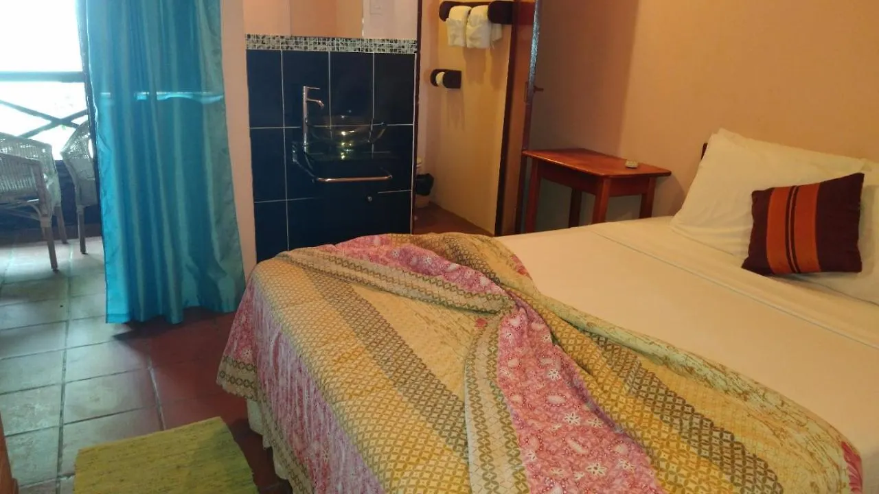 Le Grand Almandier Guest House Grande Riviere